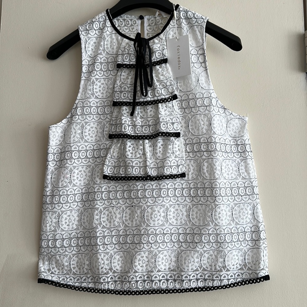 Sleeveless lace top with tie bow NWT